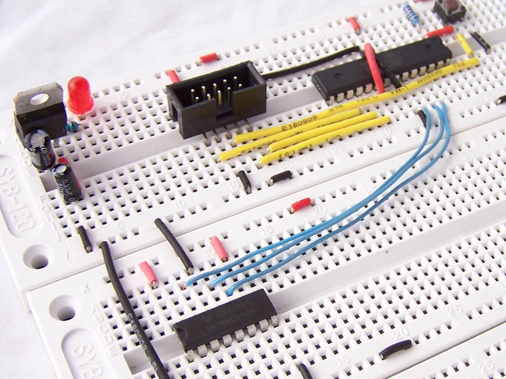 Atmega8 ile 74HC595 Zincirleme Bağlama atmega8 74hc595,atmega8 kullanımı,atmega8 74hc595 kullanımı,atmega8 knight rider yapımı,atmega8 shift register