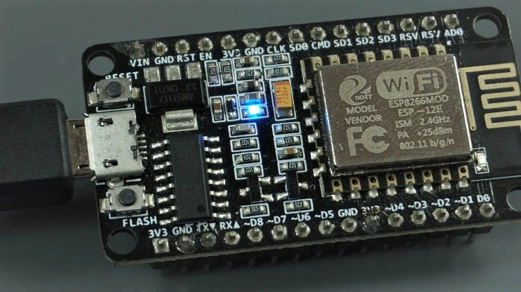 NodeMCU Dahili LED Yerleşimi