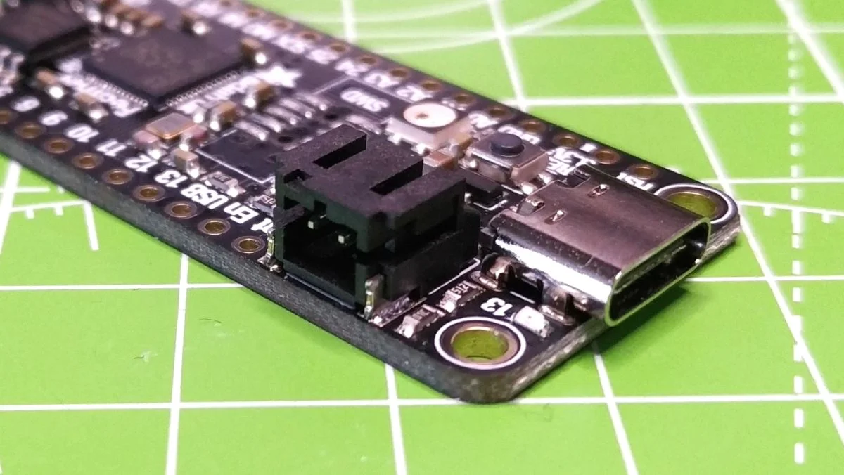 Adafruit Feather RP2040 İncelemesi Adafruit Feather RP2040 LiPo Batarya ile Çalışan Adafruit Feather RP2040