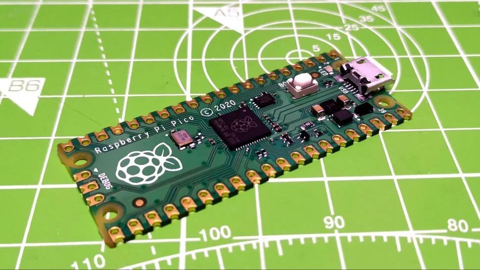 Raspberry Pi Pico W ve Pico Yan Yana Karşılaştırma
